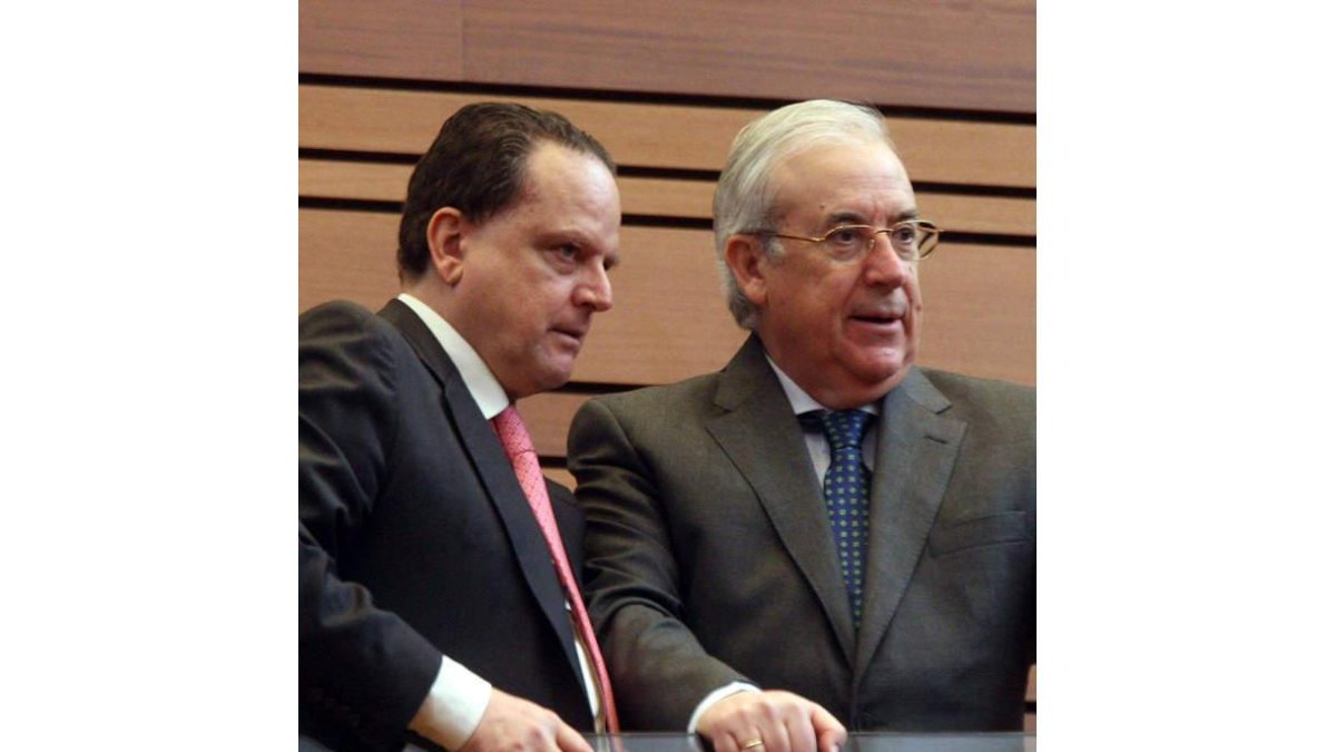 Amilivia y Encabo, en la tribuna.