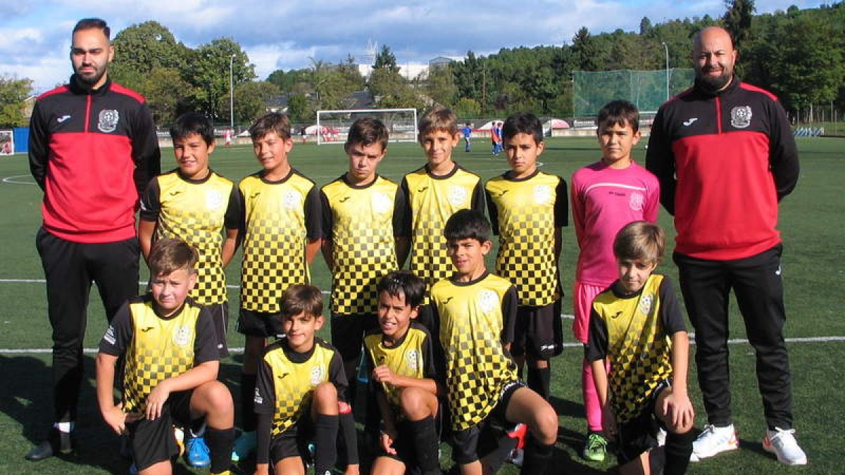 Formación del Cuatrovientos que disputa la 1ª División Provincial Alevín. MANUEL MACÍAS