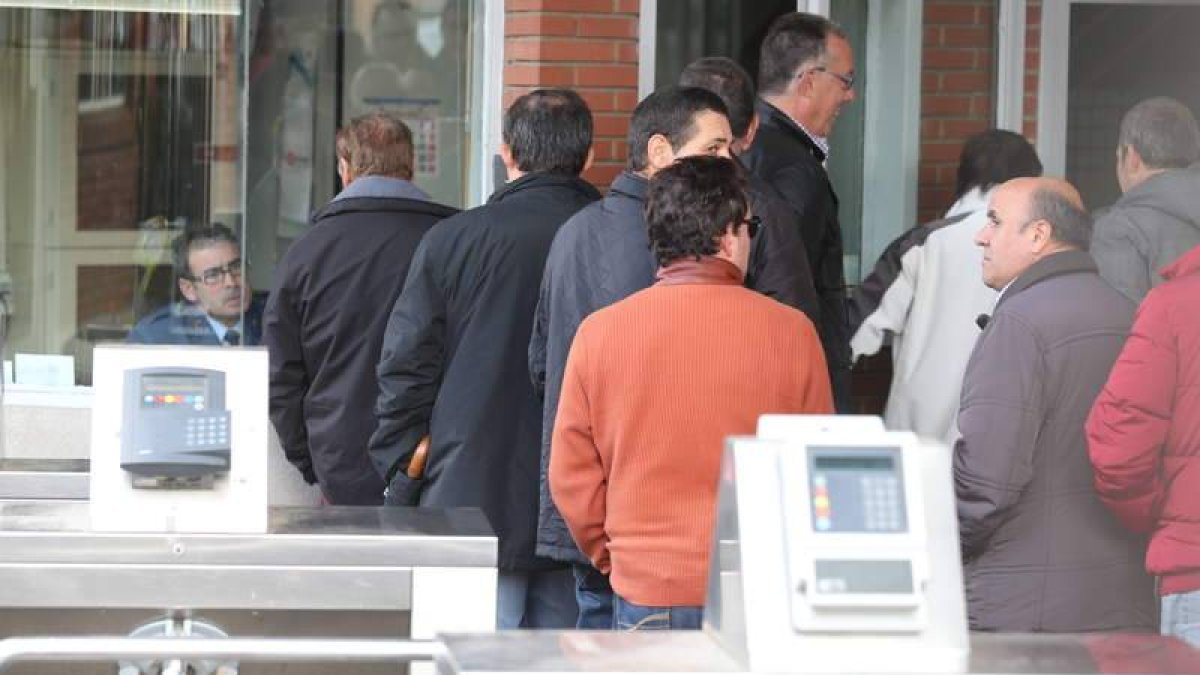 Los empleados de Antibióticos regresaron ayer tarde a la fábrica a conocer el plan industrial; hoy, al trabajo.