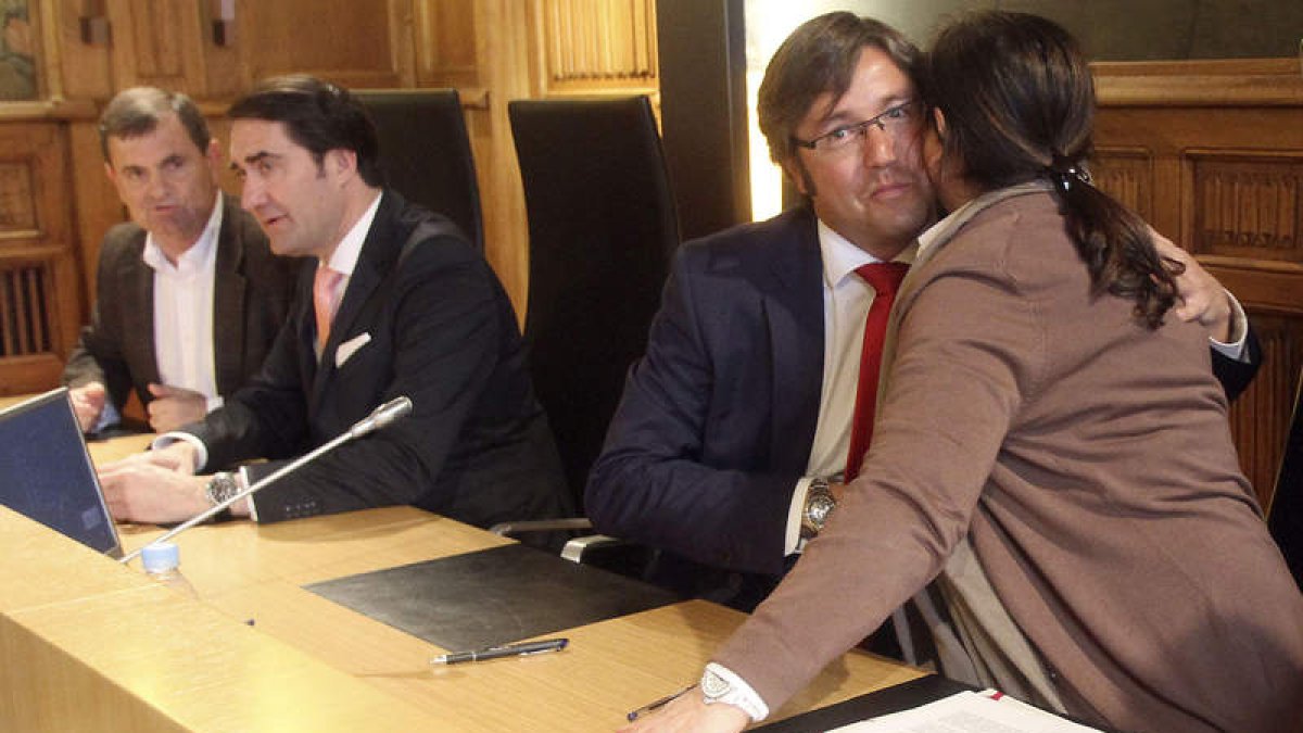 Orejas estuvo acompañado por el subdelegado del Gobierno y el delegado de la Junta.