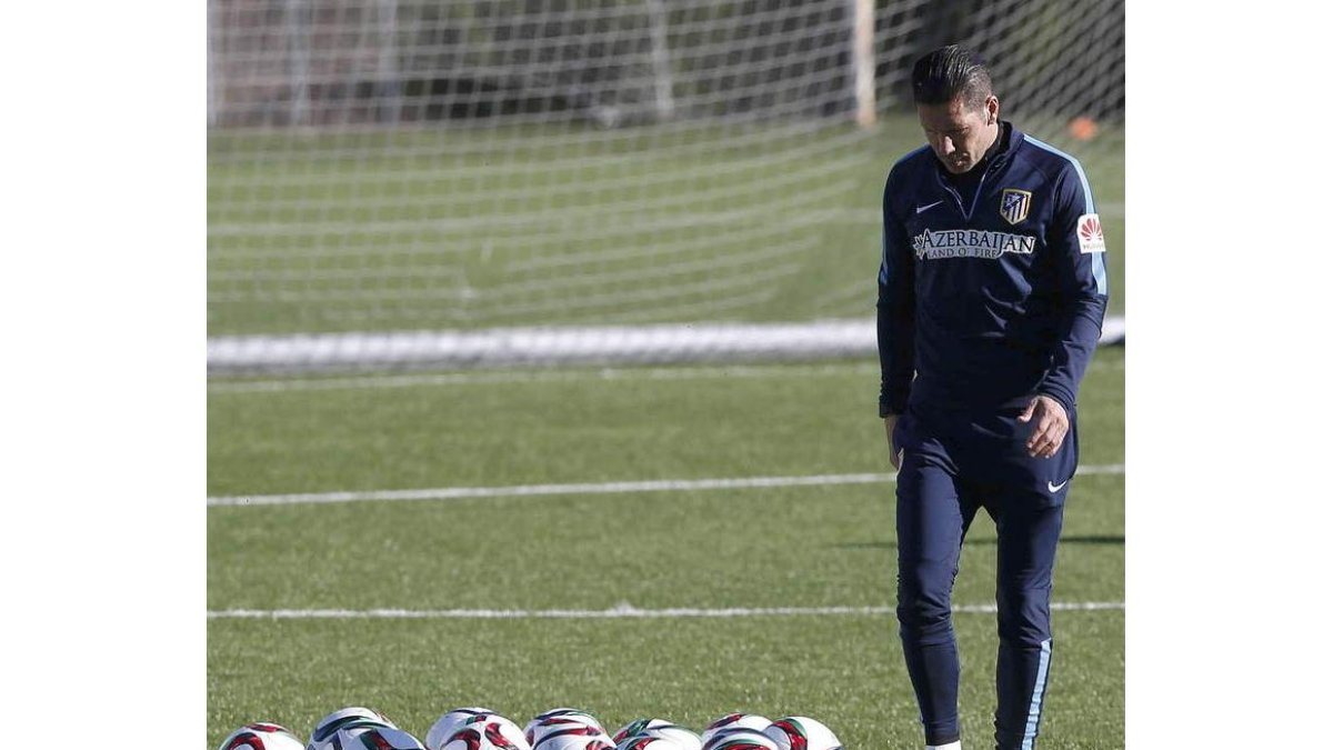 Simeone durante el entrenamiento del Atlético de Madrid.