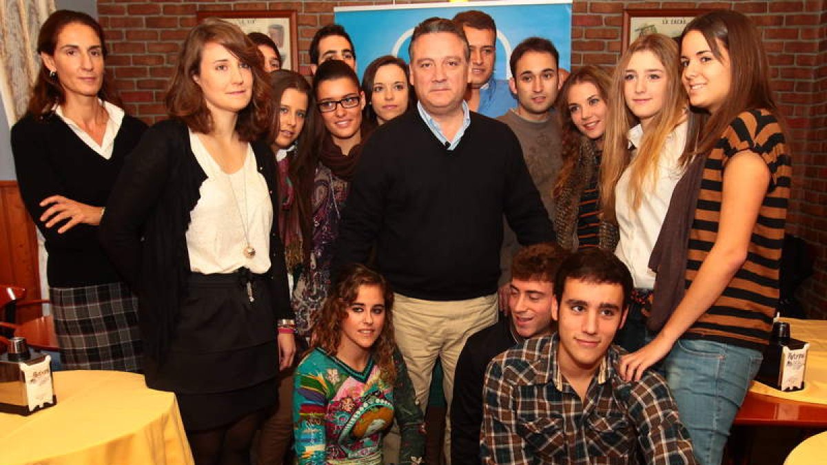 Prada y Arancha Miguélez, con Nuevas Generaciones.