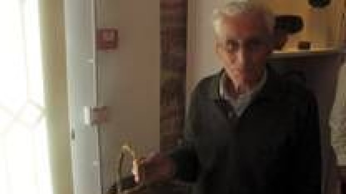 Domitilo García es el maestro de cesteros de Castrocalbón