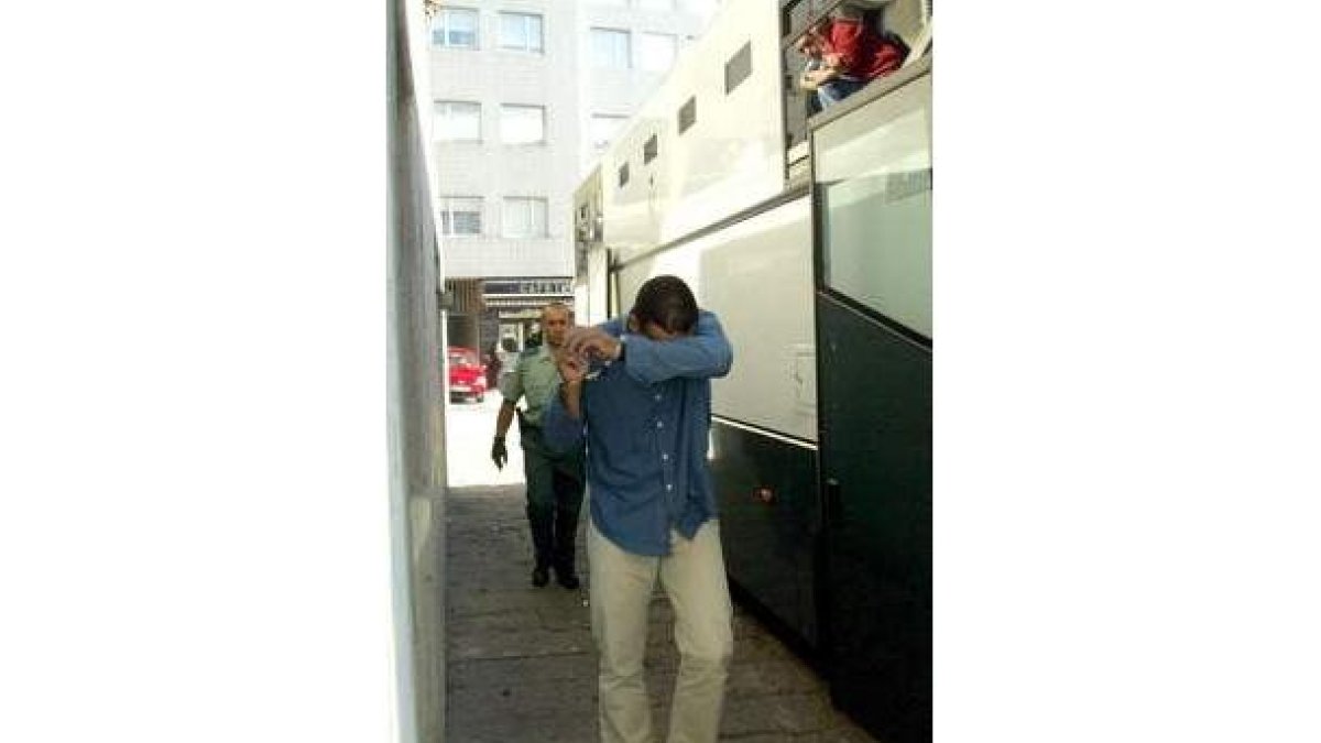 Andrés Mayo entra en los juzgados de La Coruña, en el 2007.