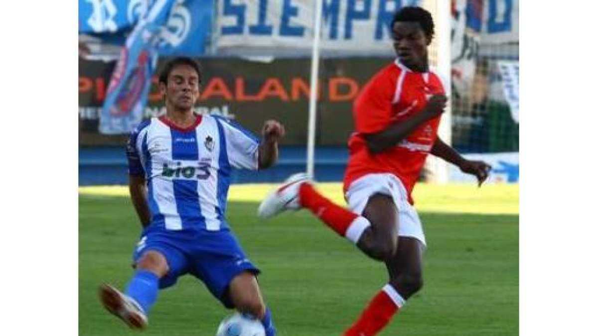 Alcaide puede volver al centro de la zaga el domingo.
