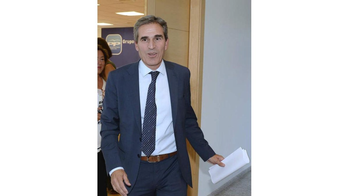 Sanz Vitorio, ayer, tras ser elegido portavoz del PP. N. GALLEGO