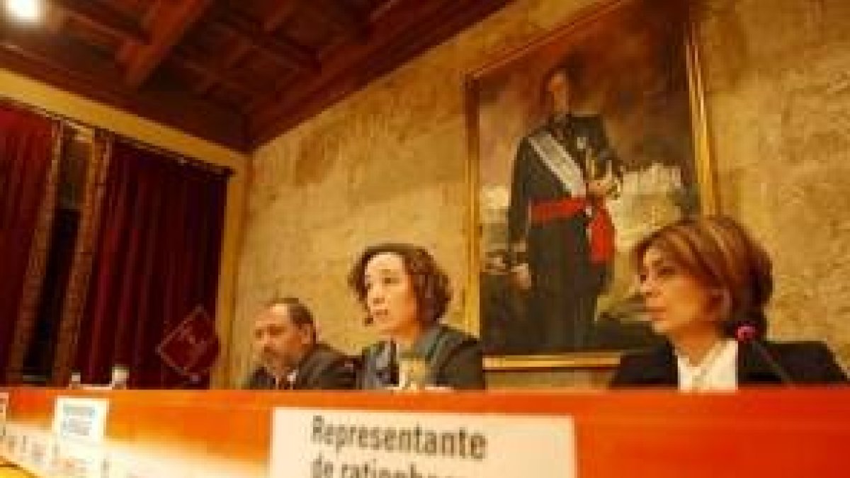 Fernando Redondo, Ana Álvarez y Sonia Nava, ayer en el Hostal