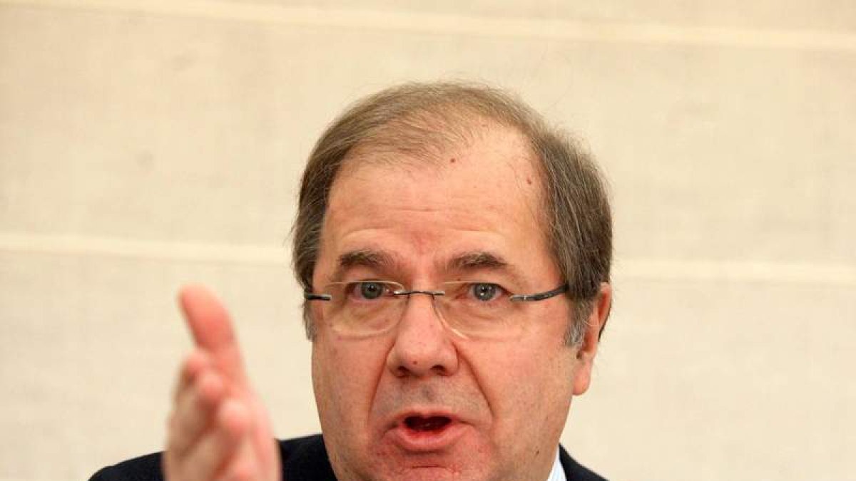 Juan Vicente Herrera se mostró «indignado políticamente con el ministro Montoro.