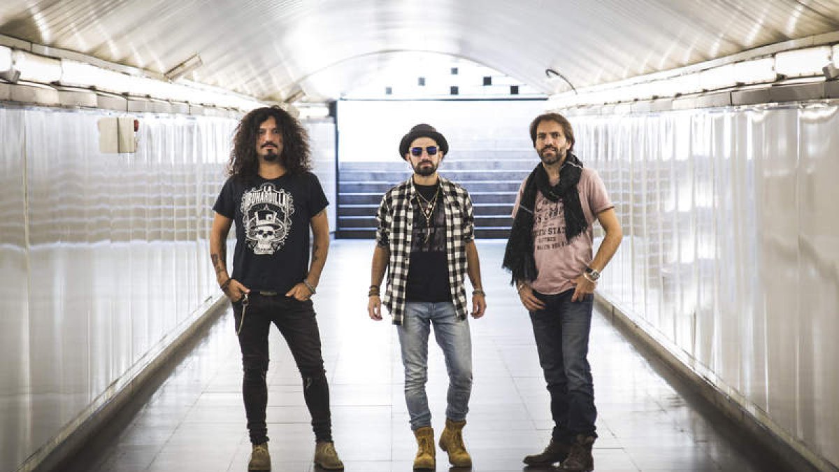Los tres integrantes de la banda, en una de sus imágenes promocionales. LA FUGA