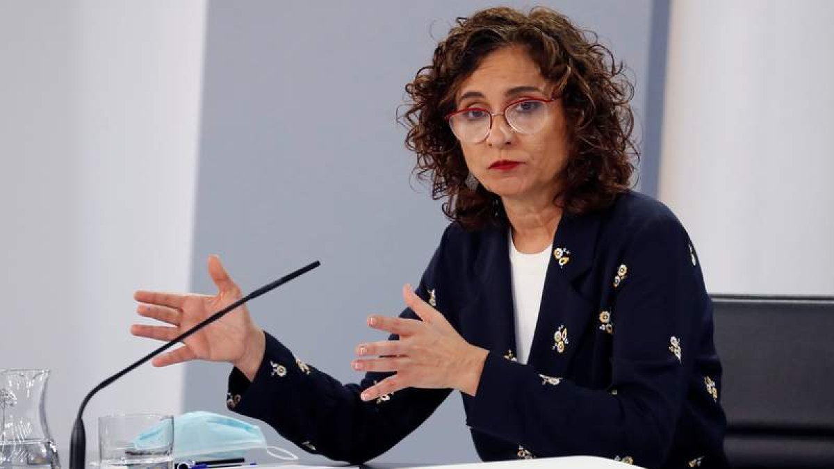 La portavoz del Gobierno y ministra de Hacienda, María Jesús Montero. CHEMA MOYA