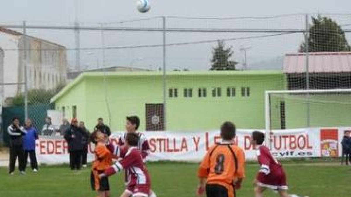 La selección de León sub 12 inicio con victoria su andadura.
