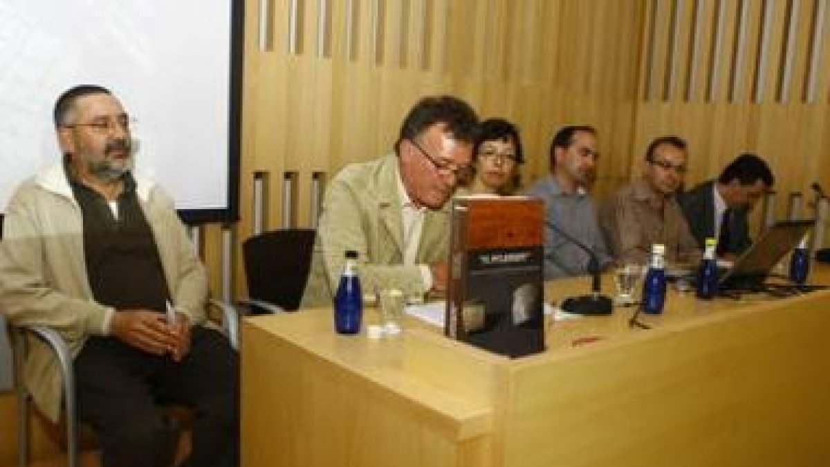 Parte del equipo multidisciplinar que colabora en el libro de El Pelambre, coordinado por Mª Luz Gon