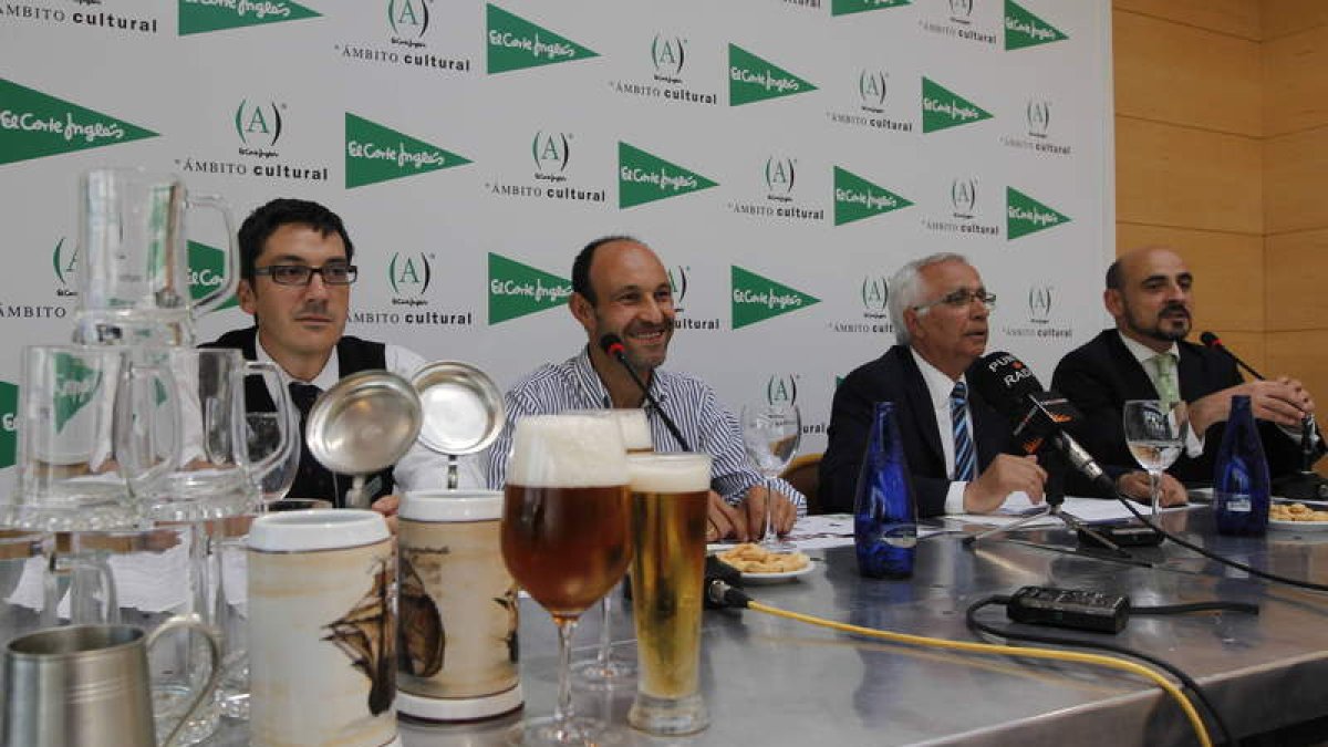 Ramón Cabrera, José Antonio Magadán, José Luis Martínez Matilla y Juan Carlos Vázquez, ayer en El Corte Inglés .