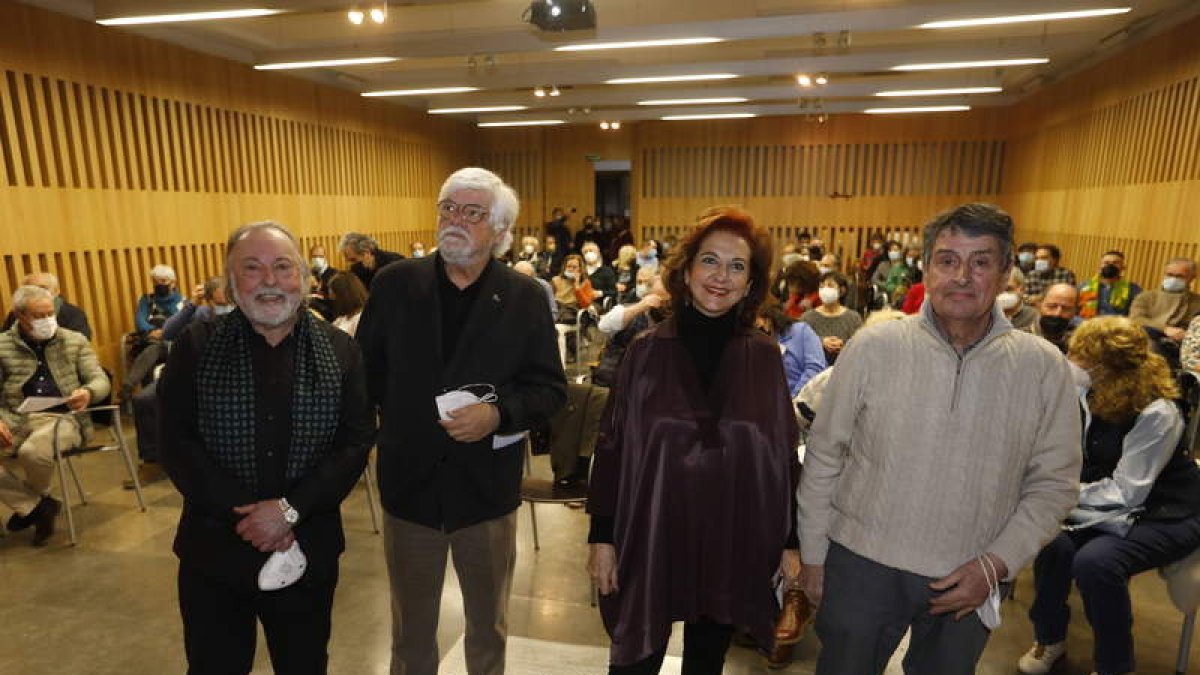 El acto celebrado ayer en la Fundación Sierra Pambley registró un lleno total. MARCIANO PÉREZ