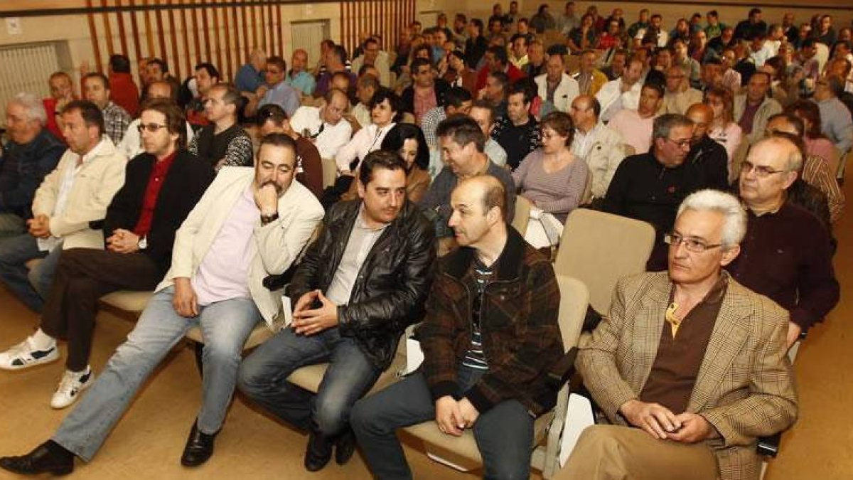 Imagen de archivo, de una asamblea de los empleados de Antibióticos, la pasada primavera.