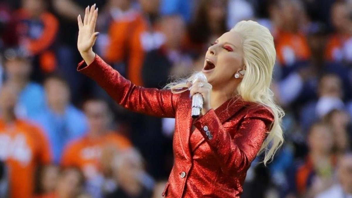 Lady Gaga, el año pasado, cantando el himno de Estados Unidos en la Superbowl.