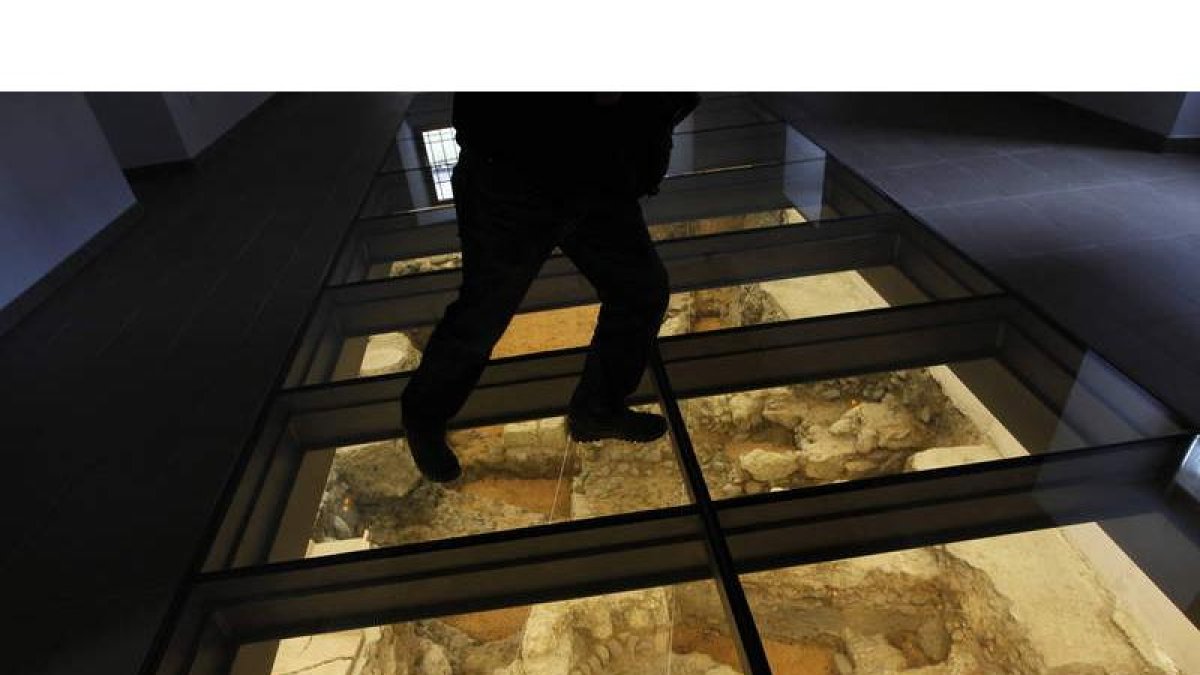 Una de las criptas arqueológicas con las que cuenta la ciudad, la ubicada en la Casona de Puerta Castillo. JESÚS F. SALVADORES