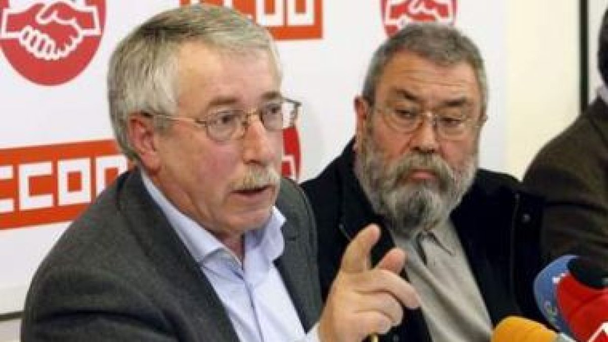 Los secretarios generales de CC.OO., Ignacio Fernández Toxo, y de UGT, Cándido Méndez.