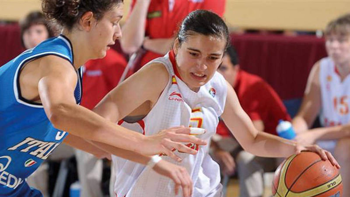 Ángela fue la estrella del último Europeo sub-16 en el que España se proclamó campeona.