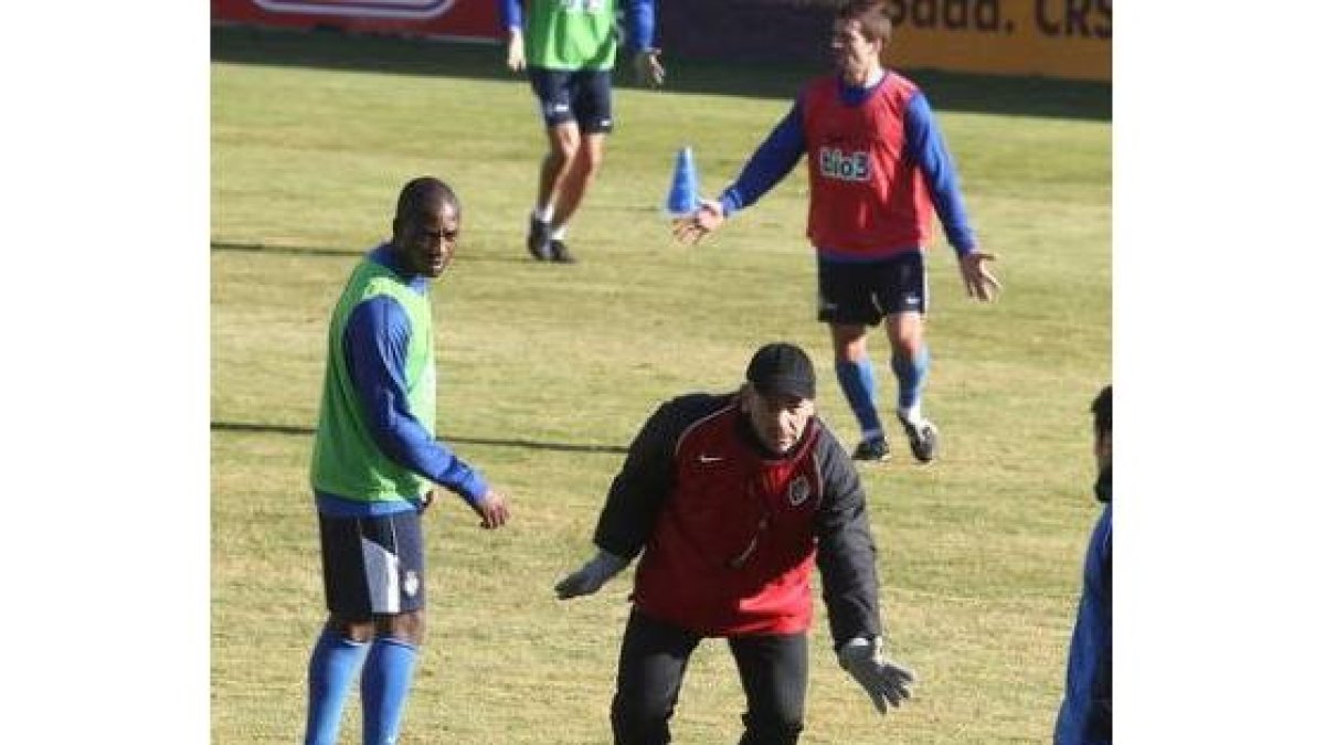 Claudio preparará esta mañana la estrategia para paliar el daño que le hacen los rivales.
