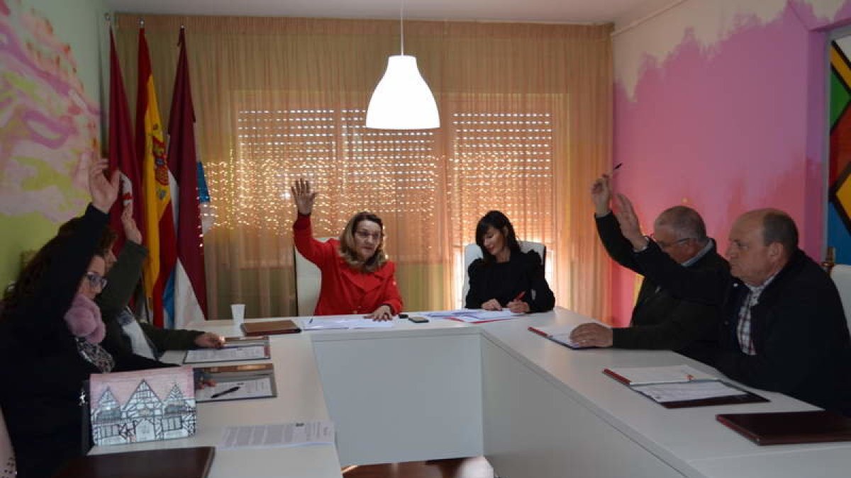 Momento de la votación, ayer en el pleno de Urdiales.
