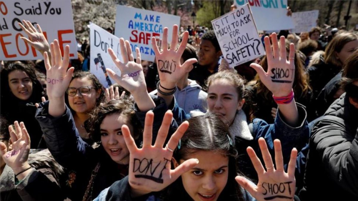 Estudiantes protestan contra las armas en Washington