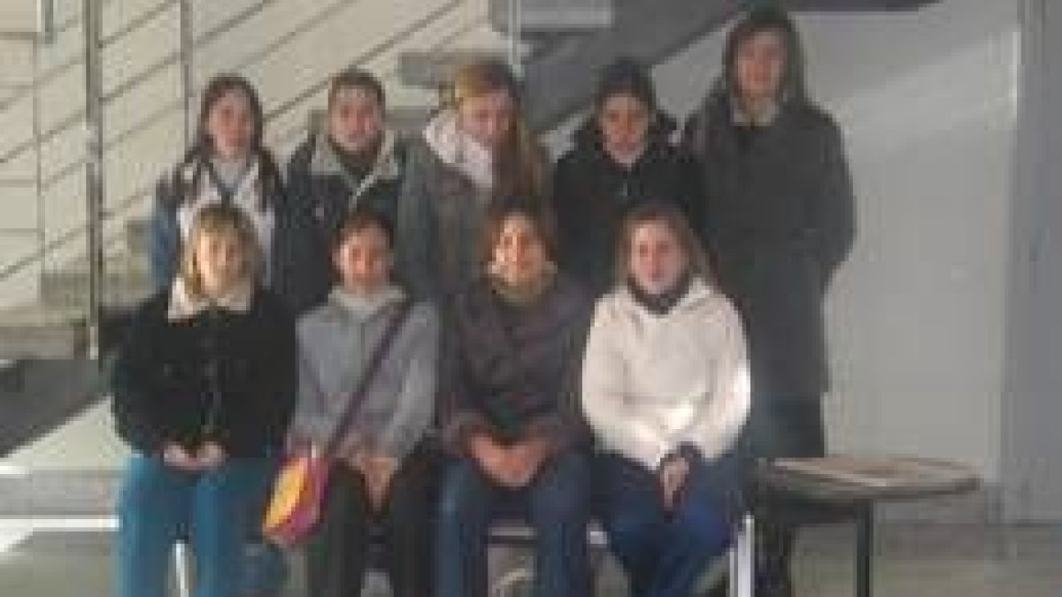 Un grupo de alumnos de la asociación Aforos visitó el Diario de León