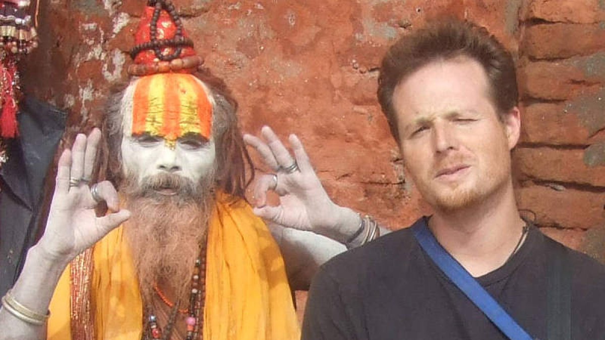 Iturregui, junto a un santón cuando fue profesor en Nepal.