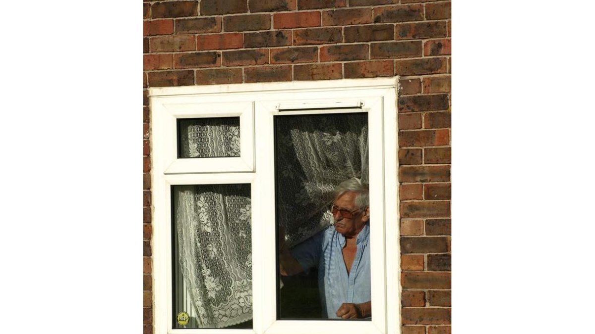 Paco Robles en su casa de Northolt, al oeste de Londres, donde vive desde hace años. MAF