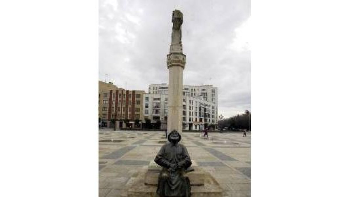 Monumento al peregrino, situado en la Plaza de San Marcos de León