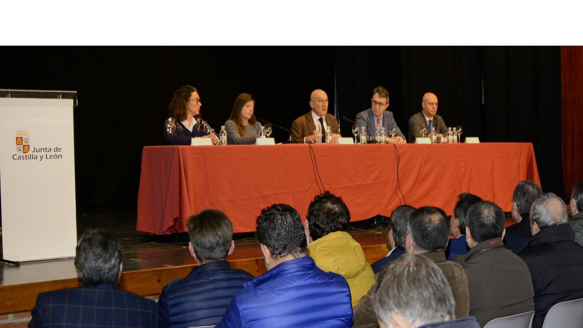 El consejero, esta mañana en Sahagún. ACACIO