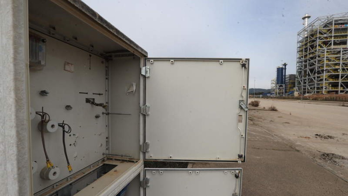 Acometidas eléctricas vandalizadas, en diciembre pasado. AFB