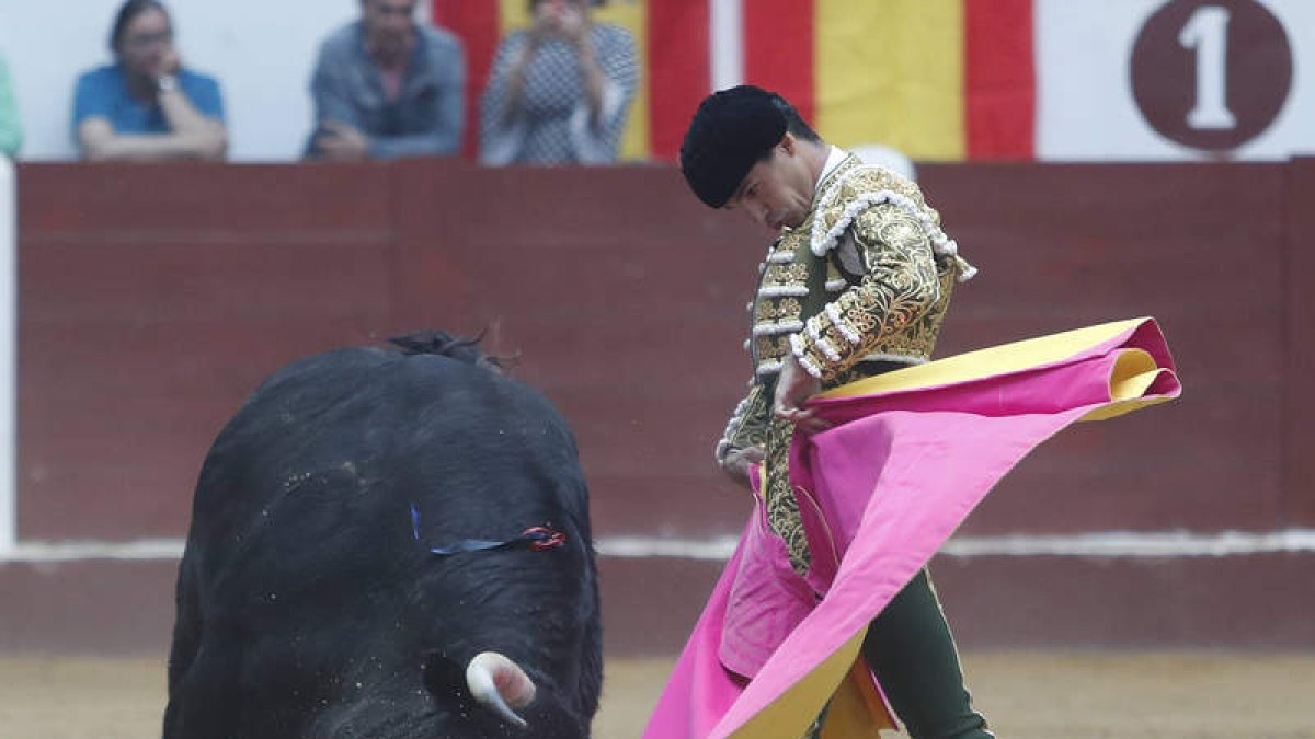 El Fandi es uno de los ídolos de León. JESÚS F. SALVADORES