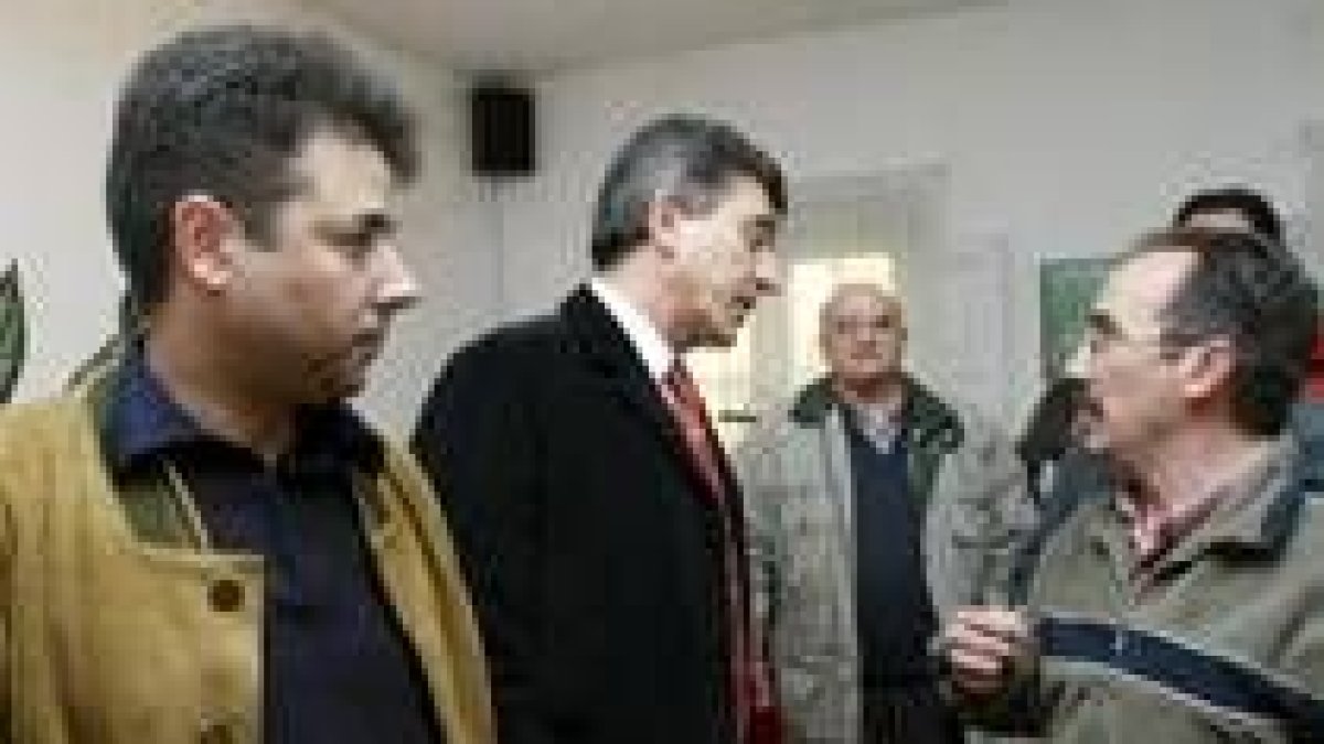 En la imagen, Esteban Jesús Carro y Jesús Esteban en la celebración de una asamblea del PSOE