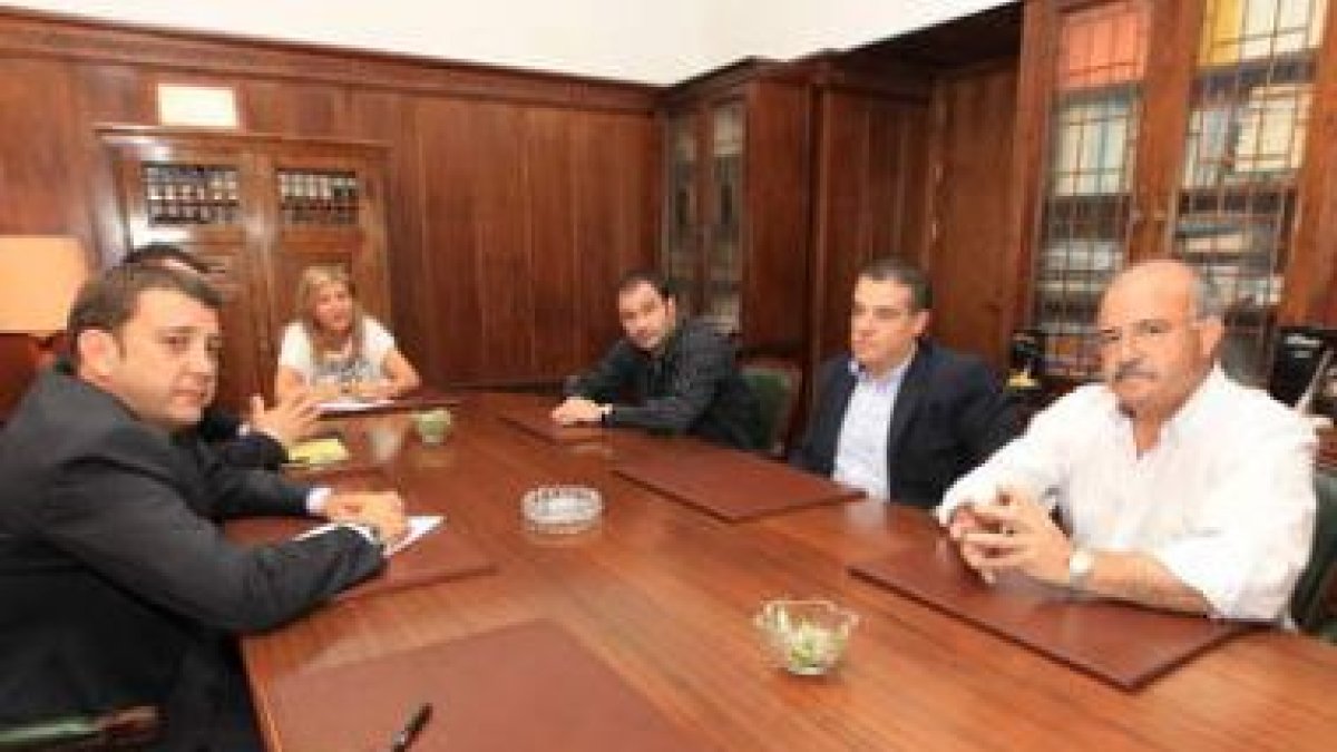 La primera y tensa reunión mantenida entre PP e IAP.