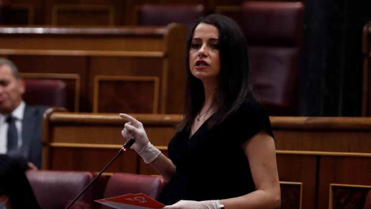 La portavoz de Ciudadanos, Inés Arrimadas, en el pleno del Congreso de la semana pasada. J.J. GUILLÉN