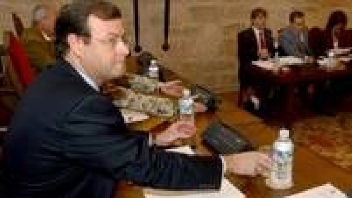 El consejero de Fomento, Antonio Silván, compareció en las Cortes