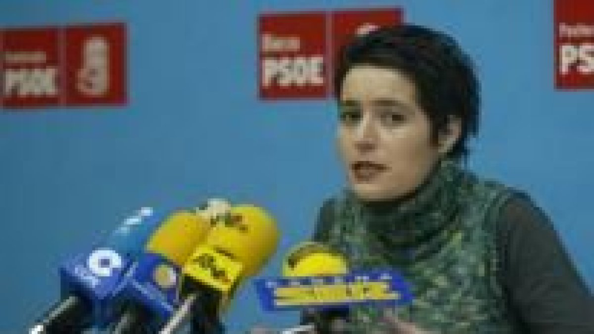 La responsable del área de Hacienda del Ayuntamiento, Olga Cañadas, ayer en rueda de prensa