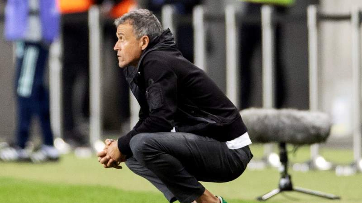 Luis Enrique dando instrucciones a sus jugadores en uno de los partidos de España. NILS PETTER NILSSON