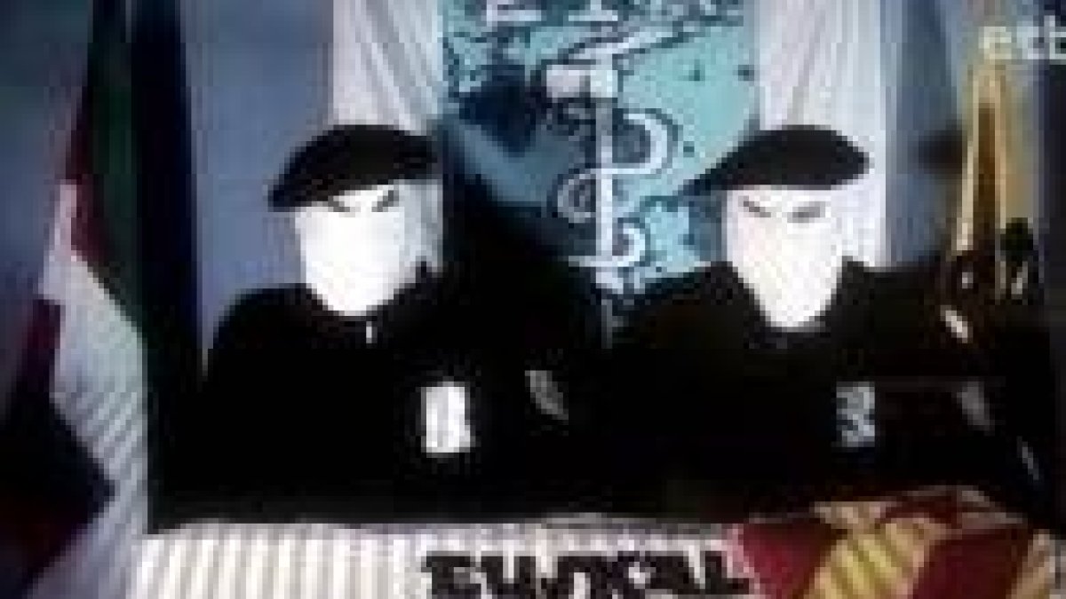 Miembros de la banda terrorista ETA en una comparecencia