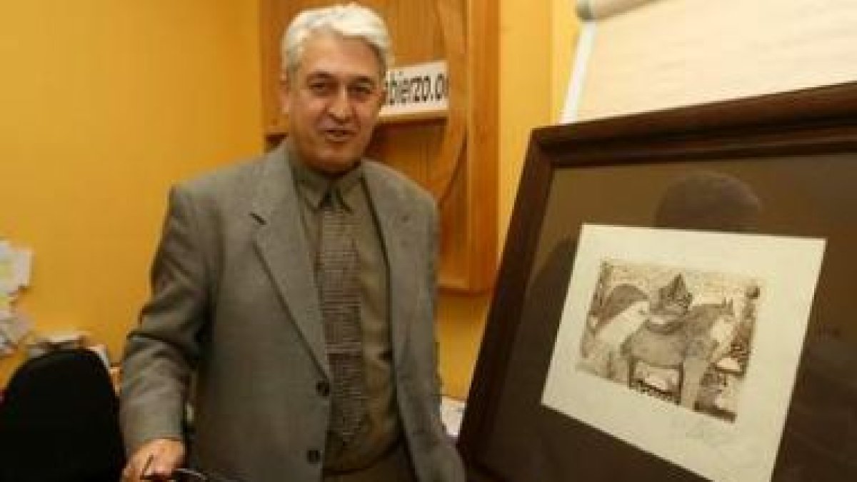 Pablo Salgado, con el grabado de Juan Carlos Mestre.