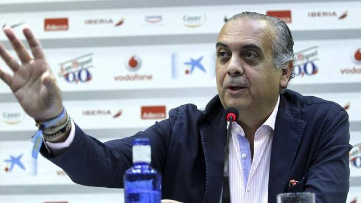 El presidente de la Federación Española de Baloncesto (FEB), José Luis Sáez, durante la rueda de prensa convocada para analizar la eliminación de España en los cuartos de final de la Copa del Mundo.