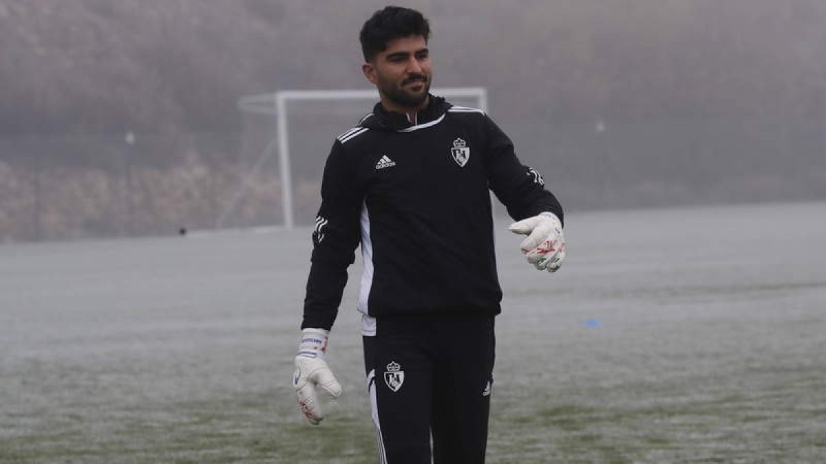Amir entrenó ayer con la SDP tras volver del Mundial. BARREDO
