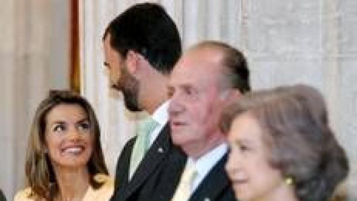 Los Príncipes de Asturias posaron junto a los Reyes en La Zarzuela