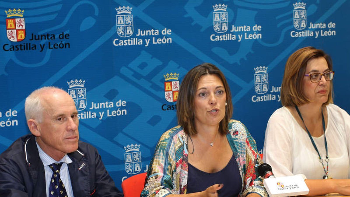 La consejera Milagros Marcos, ayer, en un acto en Palencia. BRÁGIMO