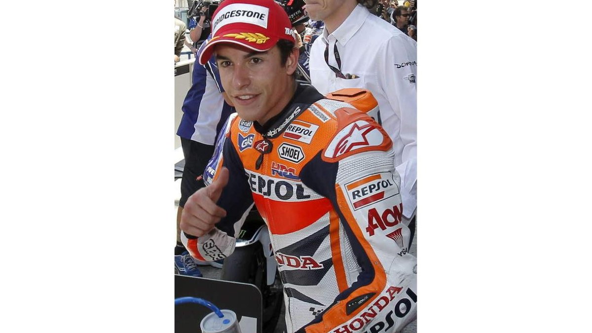 Mar Márquez celebra la pole conseguida en Le Mans.