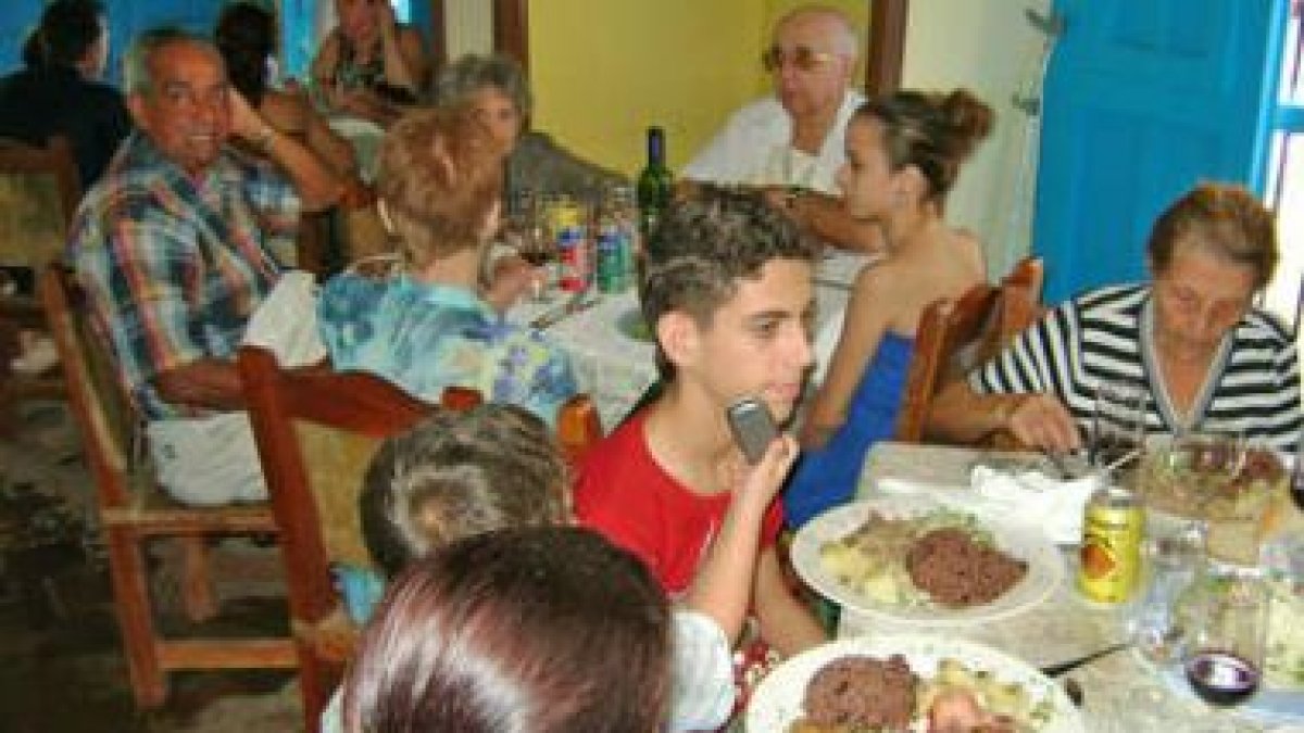 Momento del encuentro celebrado la pasada semana en Cuba.