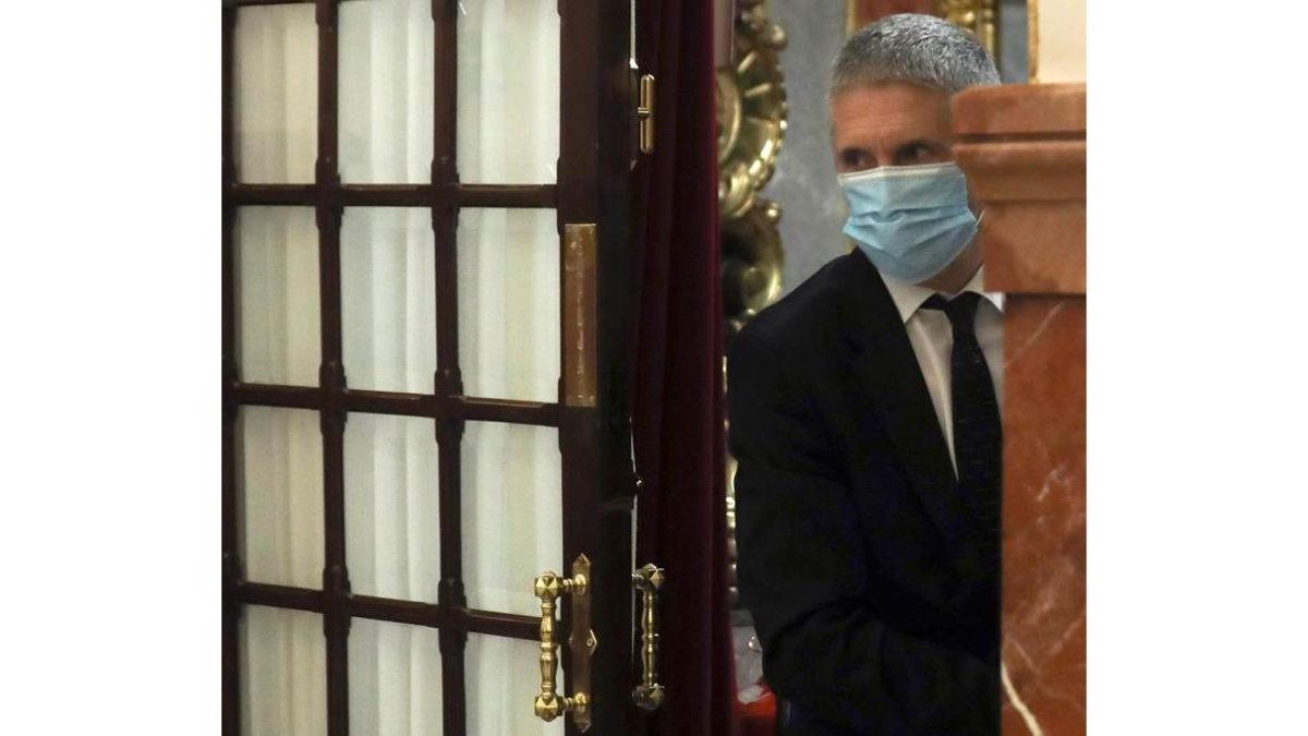El ministro del Interior, Fernando Grande-Marlaska, a su salida del pleno del Congreso.