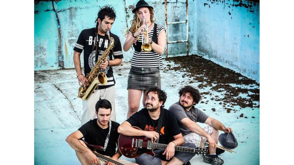 La Jari actúa hoy en el Auditorio-Escuela de música Café Quijano de Azadinos. DL