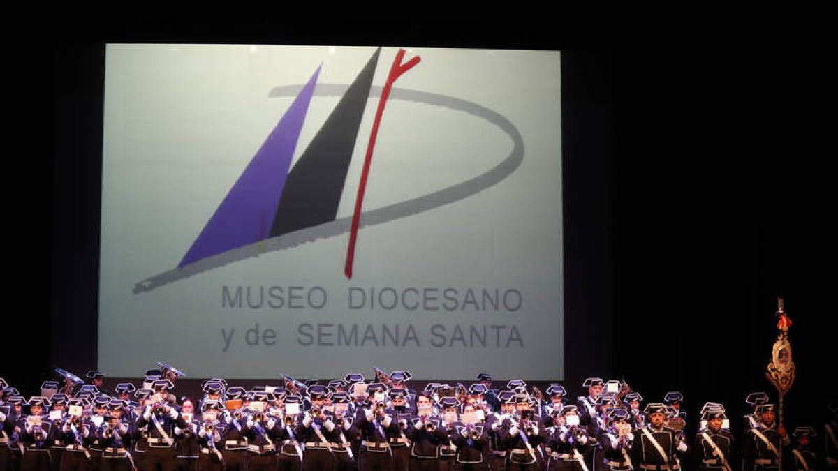 La Agrupación Musical del Santo Cristo de la Bienaventuranza, durante su actuación. JESÚS F. SALVADORES
